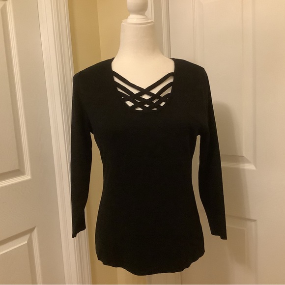 NWT! Beautiful lattice detail sweater! - Picture 1 of 5